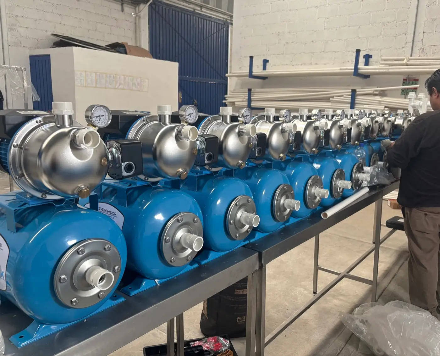 Tanques de purificación en la fábrica de Grupo Purisystems en el Estado de México